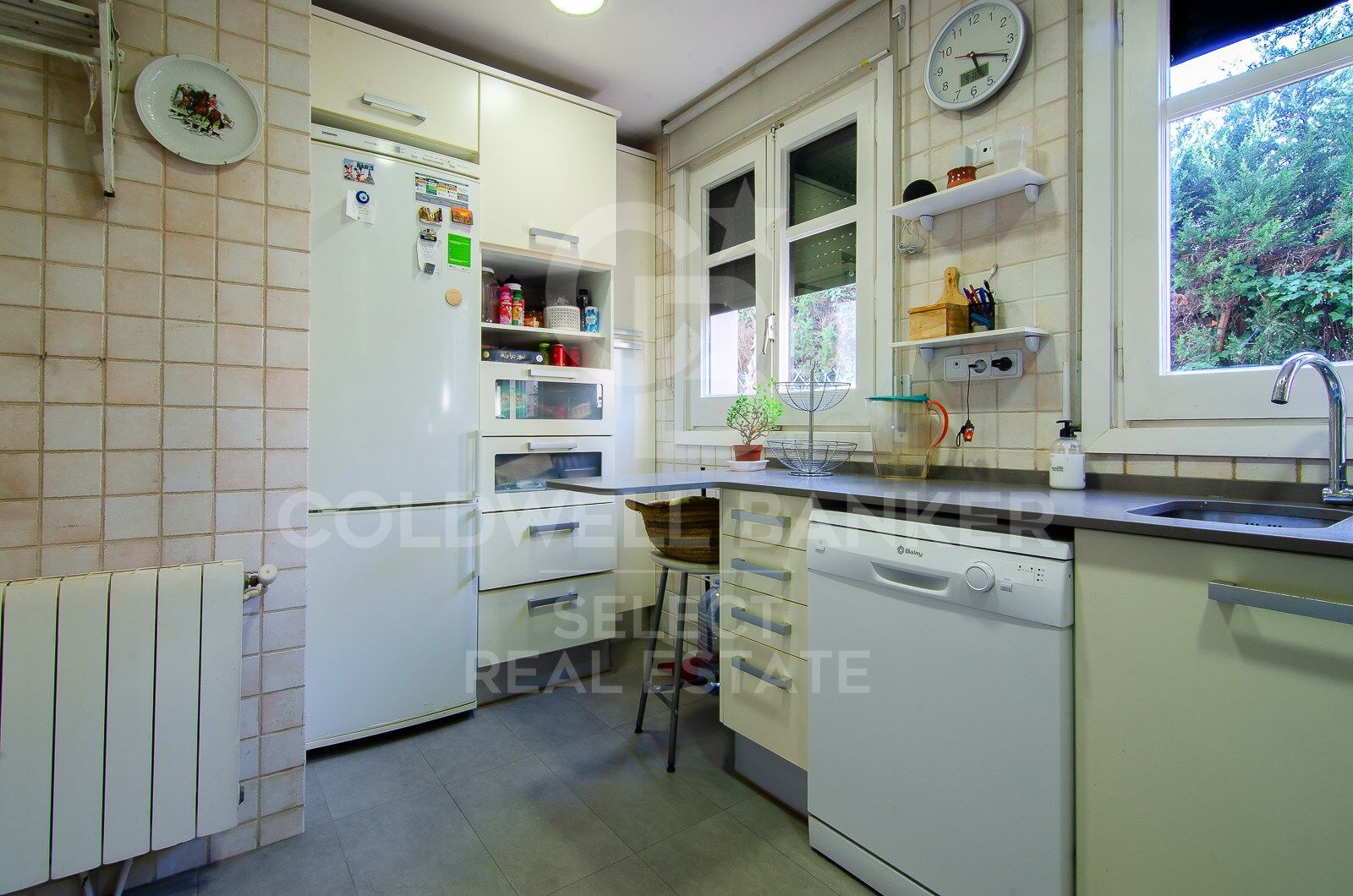oportunidad! 2 casas adosadas + solar plano segregable al lado de la estación de Bellaterra