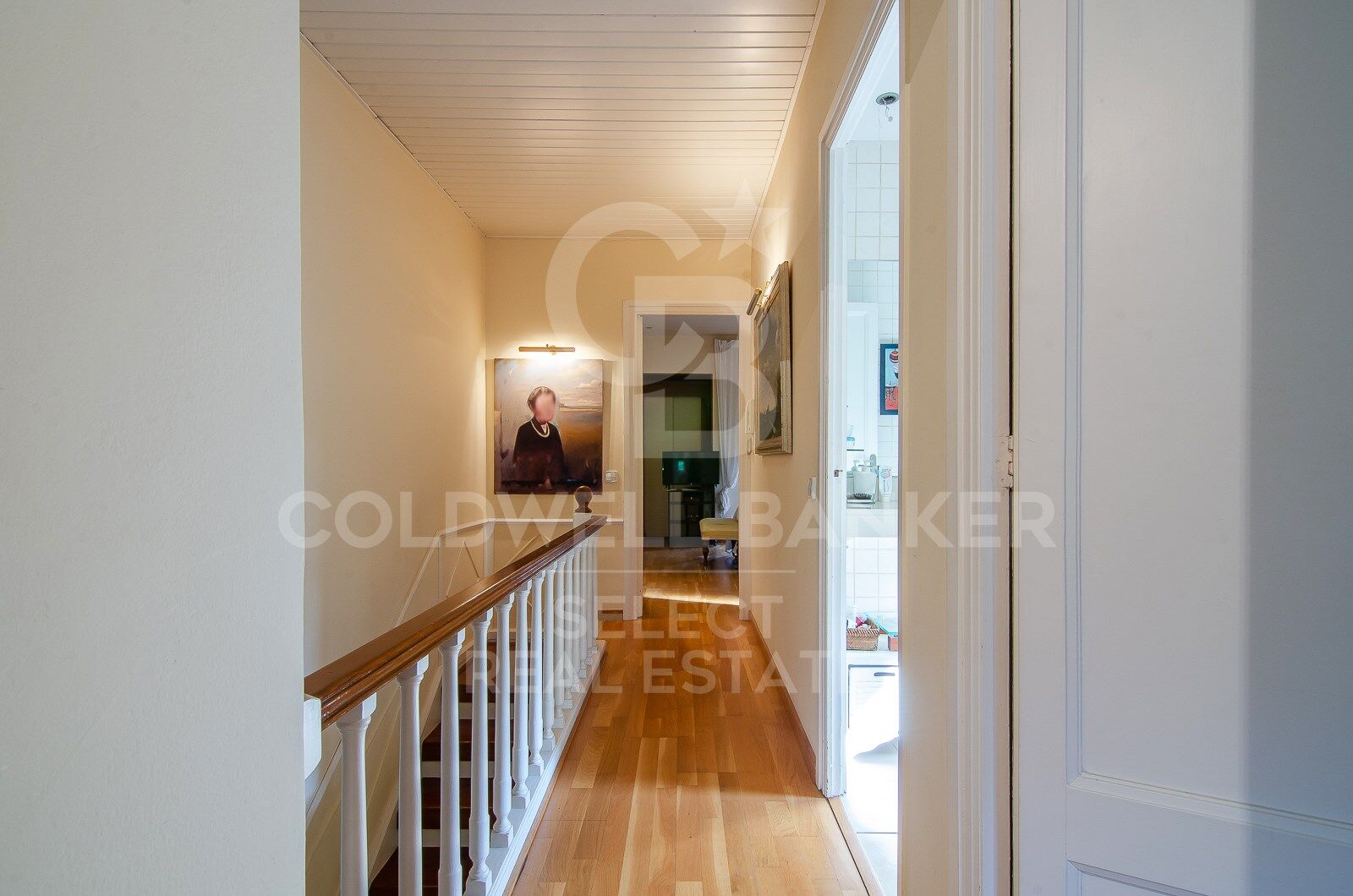 Opportunity! 2 semi-detached houses + a separable flat plot next to Bellaterra station.