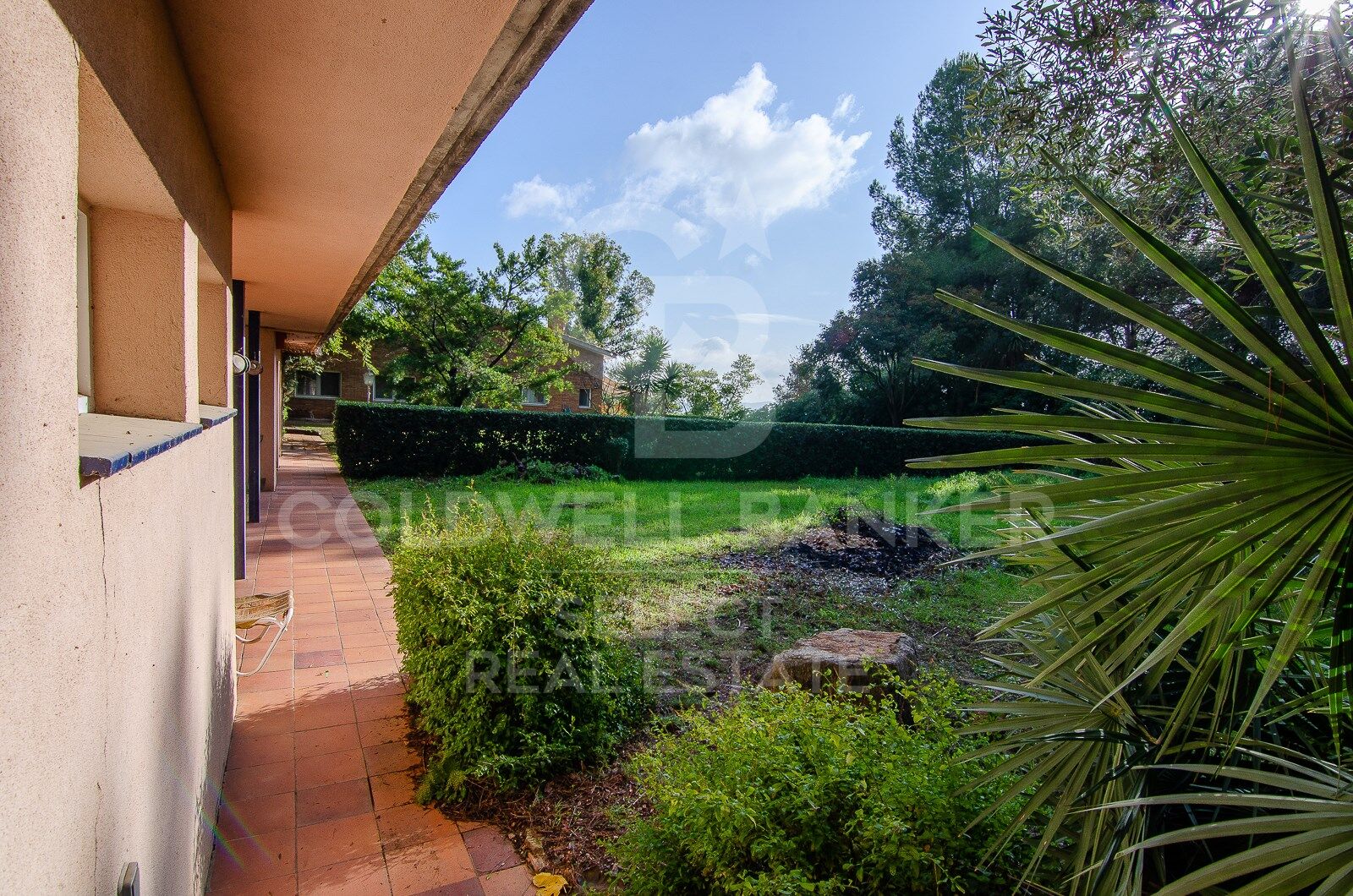 SPECTACULAR AND UNIQUE, A PLOT IN BELLATERRA