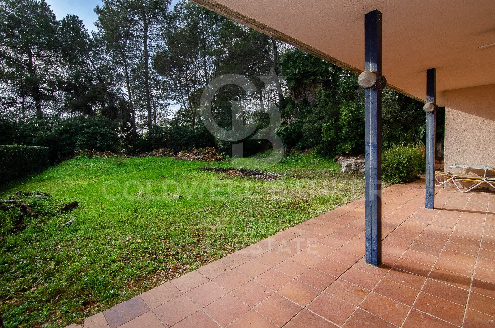 SPECTACULAR AND UNIQUE, A PLOT IN BELLATERRA