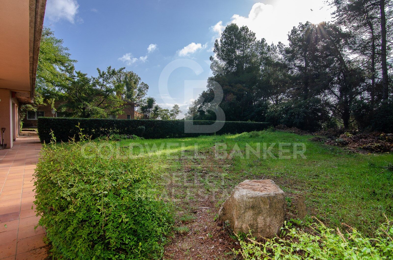 SPECTACULAR AND UNIQUE, A PLOT IN BELLATERRA