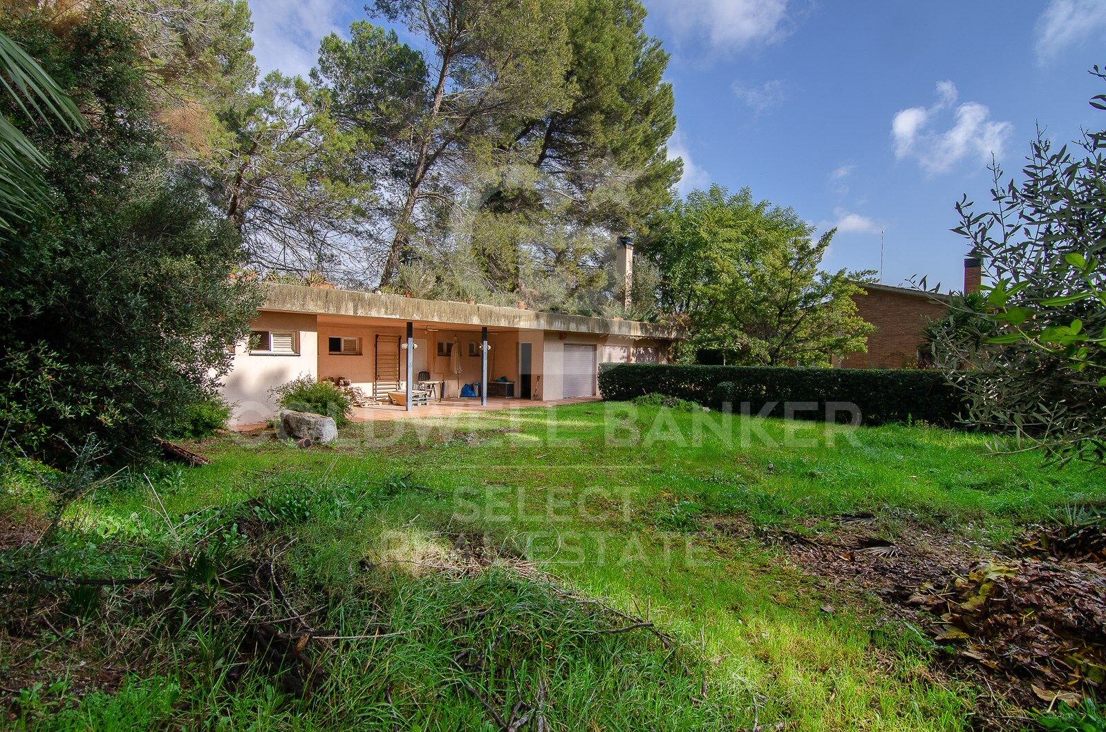 SPECTACULAR AND UNIQUE, A PLOT IN BELLATERRA