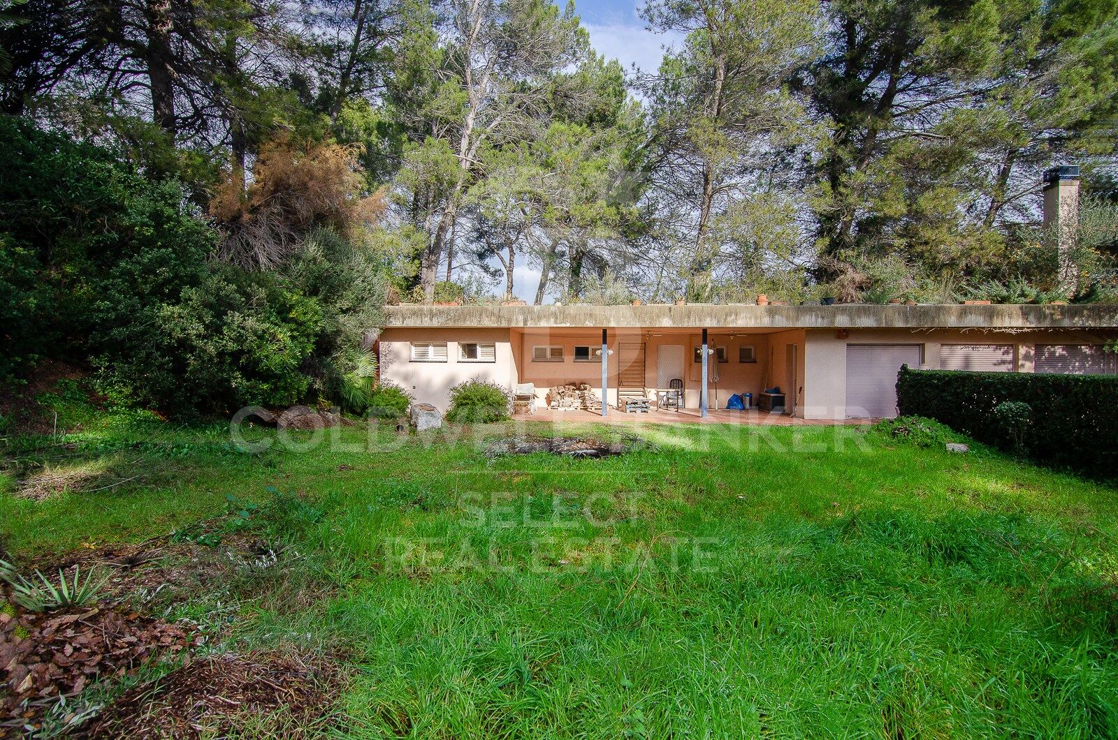 SPECTACULAR AND UNIQUE, A PLOT IN BELLATERRA