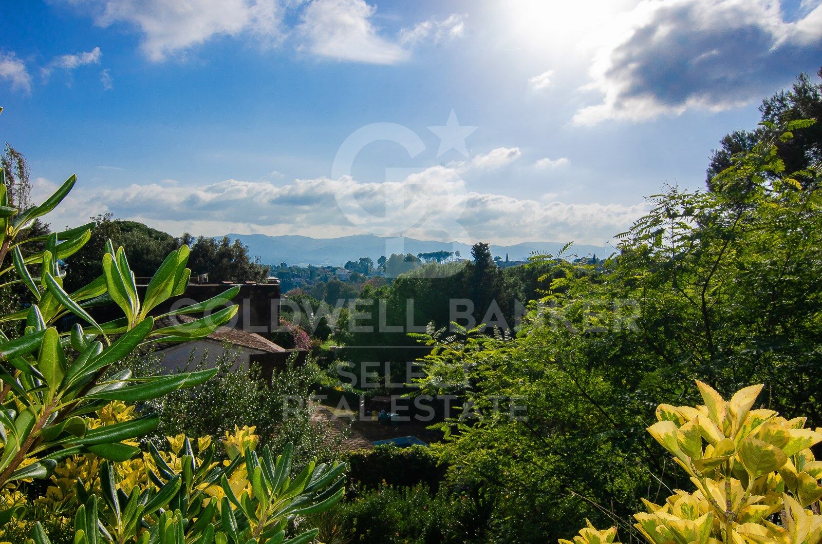 SPECTACULAR AND UNIQUE, A PLOT IN BELLATERRA
