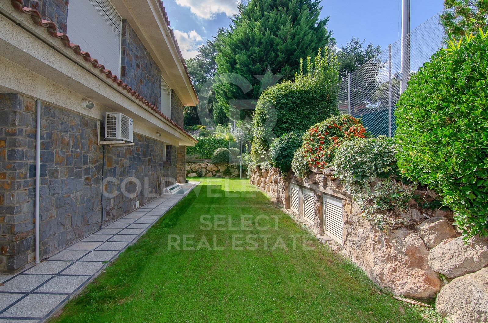 MAGNIFICENT AND STATELY IN BELLATERRA