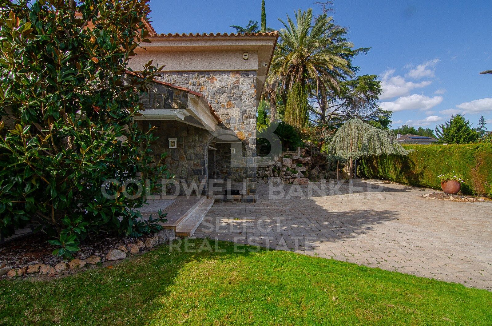 MAGNIFICENT AND STATELY IN BELLATERRA