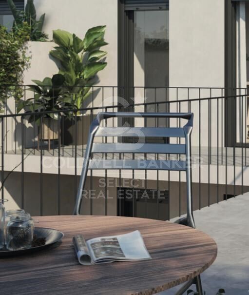 Spacious ground floor with inner courtyard and porches