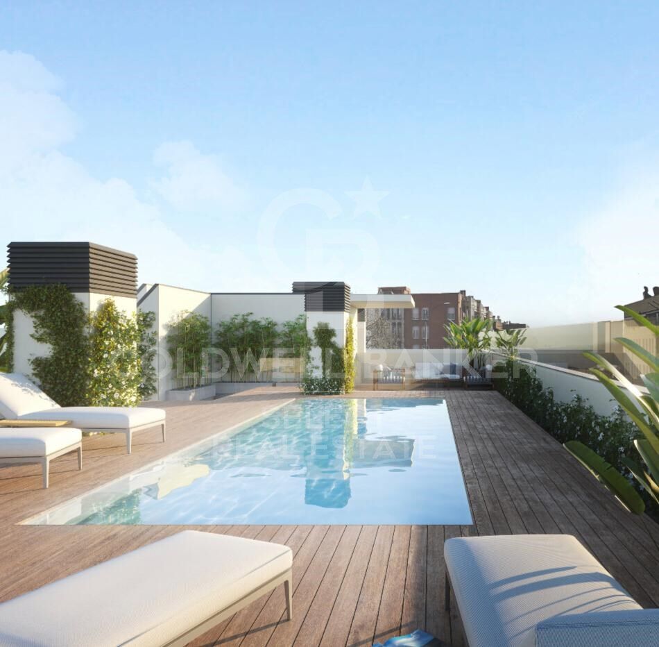 Spacious ground floor with inner courtyard and porches