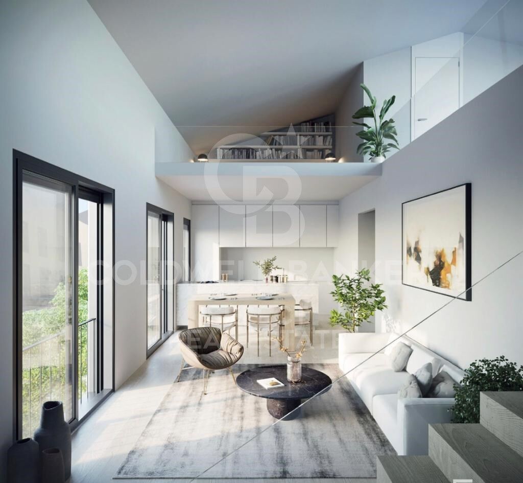 Spacious ground floor with inner courtyard and porches