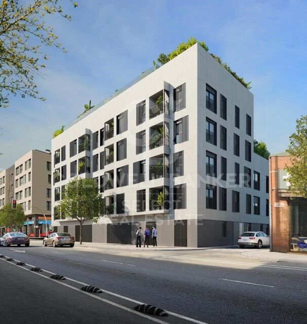 Spacious ground floor with inner courtyard and porches