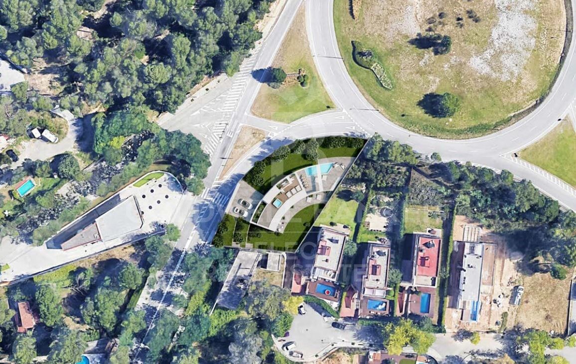 Plot with a brilliant and impeccable project and building permit