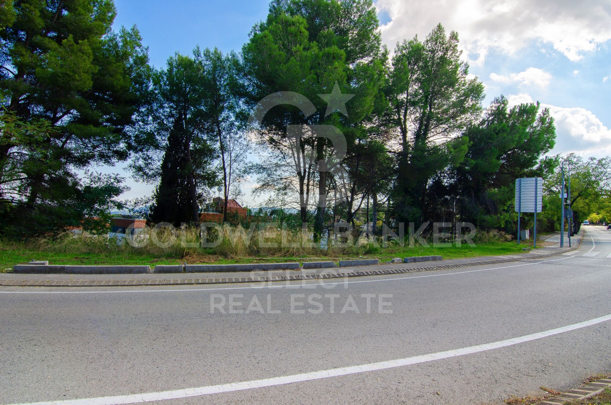 Plot with a brilliant and impeccable project and building permit