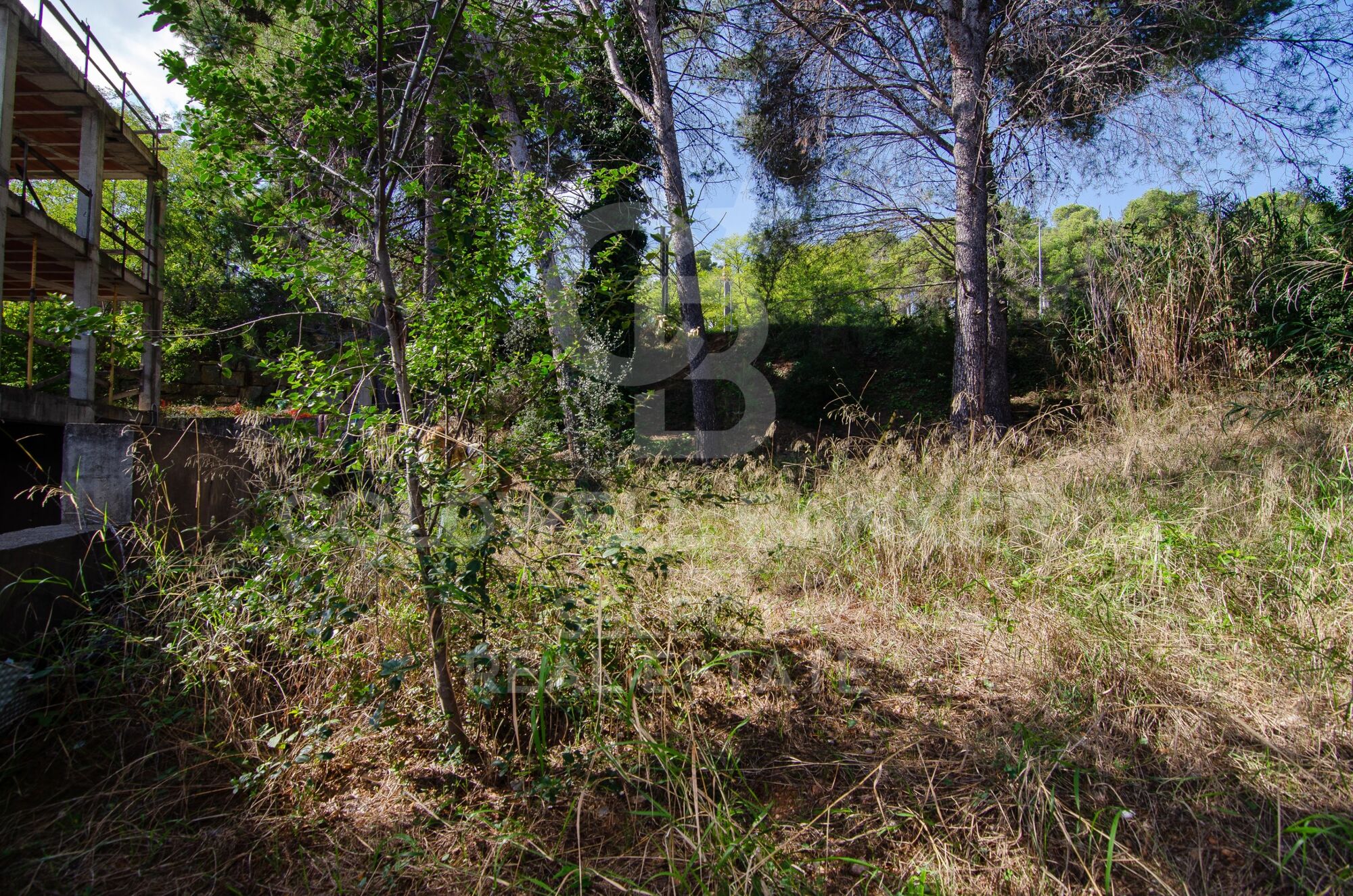 Plot with a brilliant and impeccable project and building permit