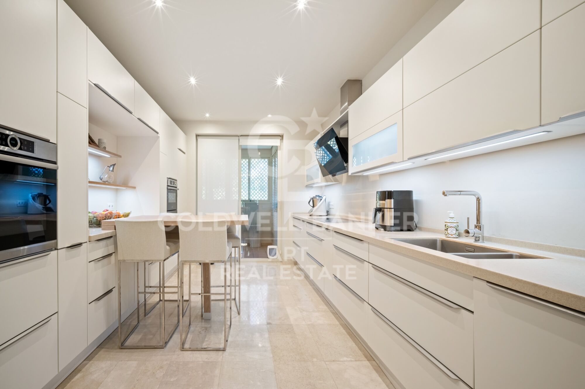 Exclusivo apartamento doble listo para entrar a vivir en Milla de Oro- Marbella