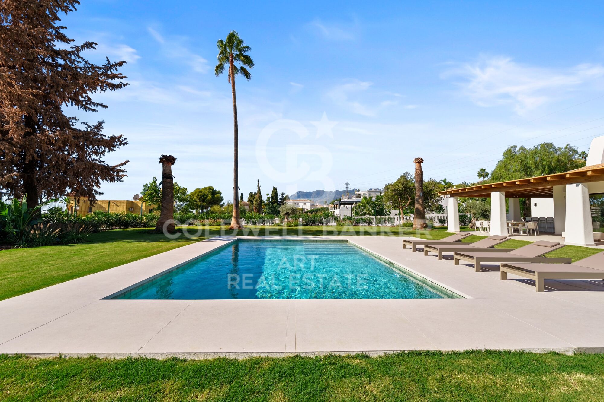 Villa 5 Bedrooms Sale Marbella
