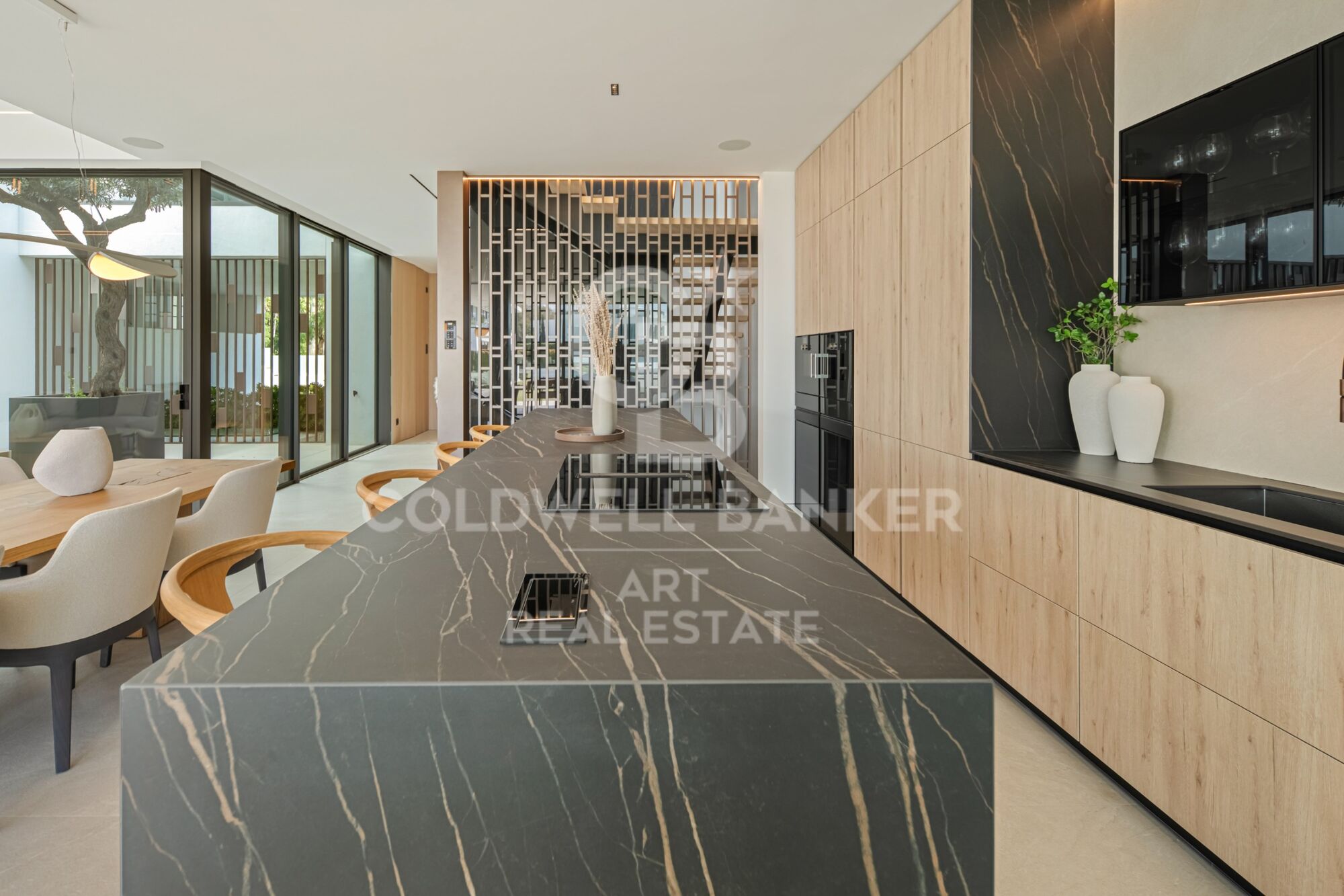 Spectacular villa located in the most exclusive area of Marbella's Golden Mile.