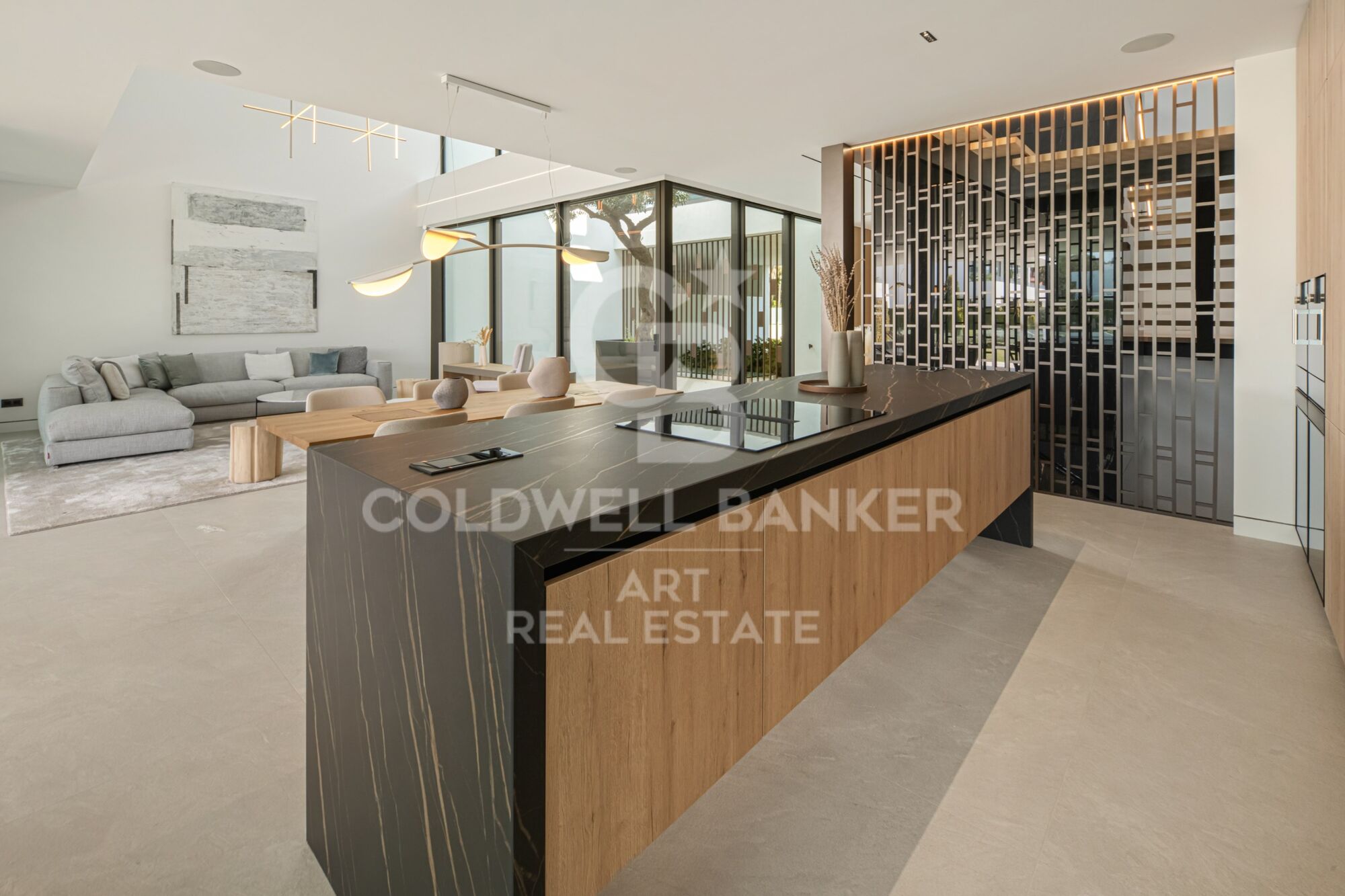 Spectacular villa located in the most exclusive area of Marbella's Golden Mile.