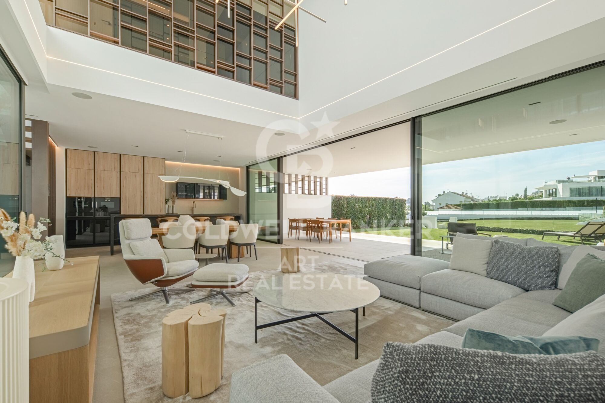 Spectacular villa located in the most exclusive area of Marbella's Golden Mile.