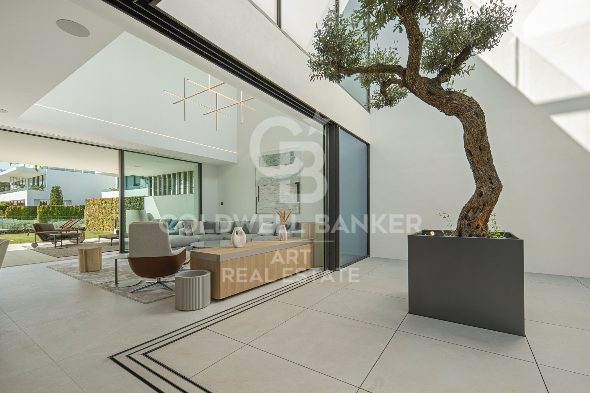 Spectacular villa located in the most exclusive area of Marbella's Golden Mile.