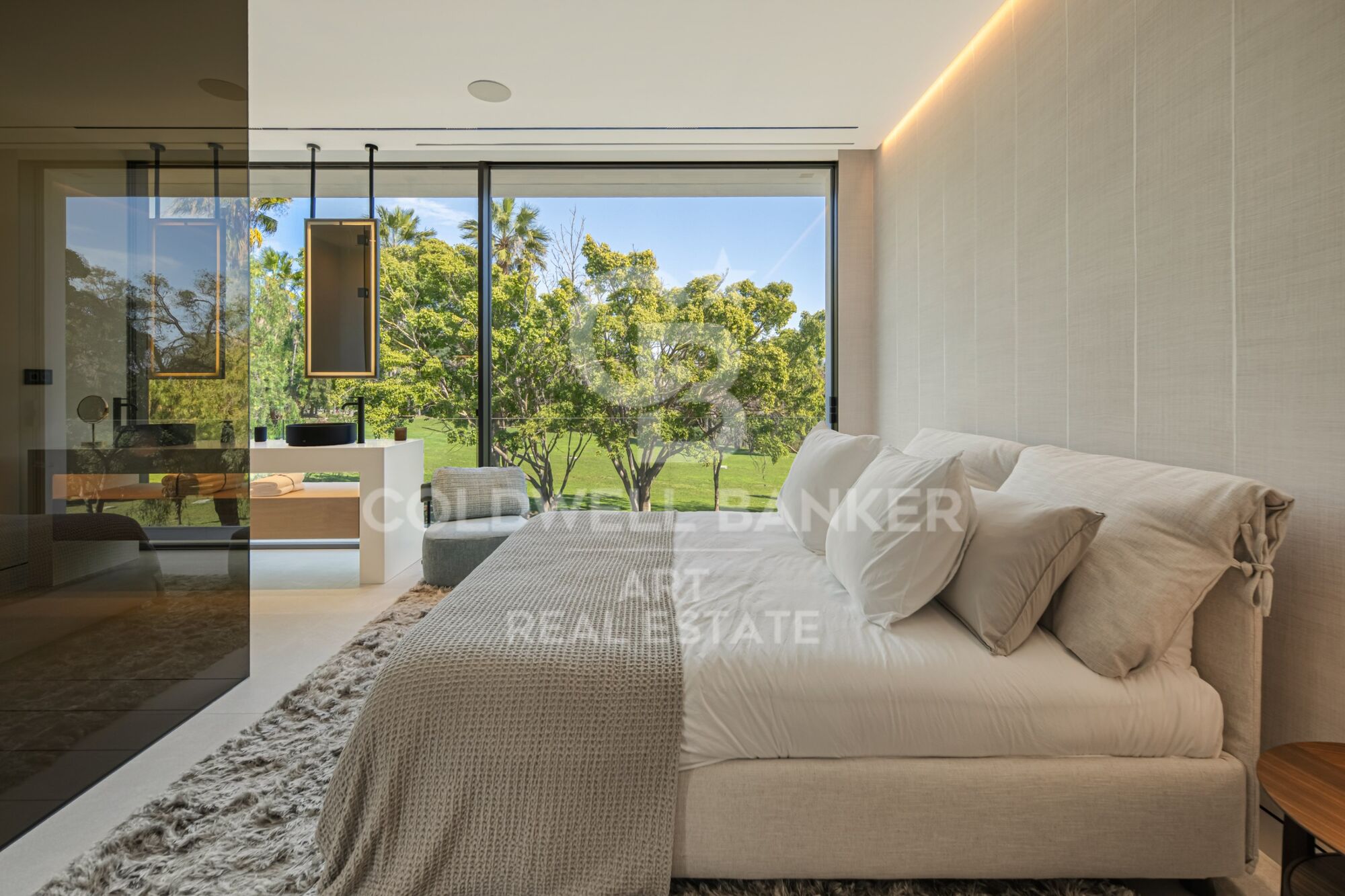 Spectacular villa located in the most exclusive area of Marbella's Golden Mile.