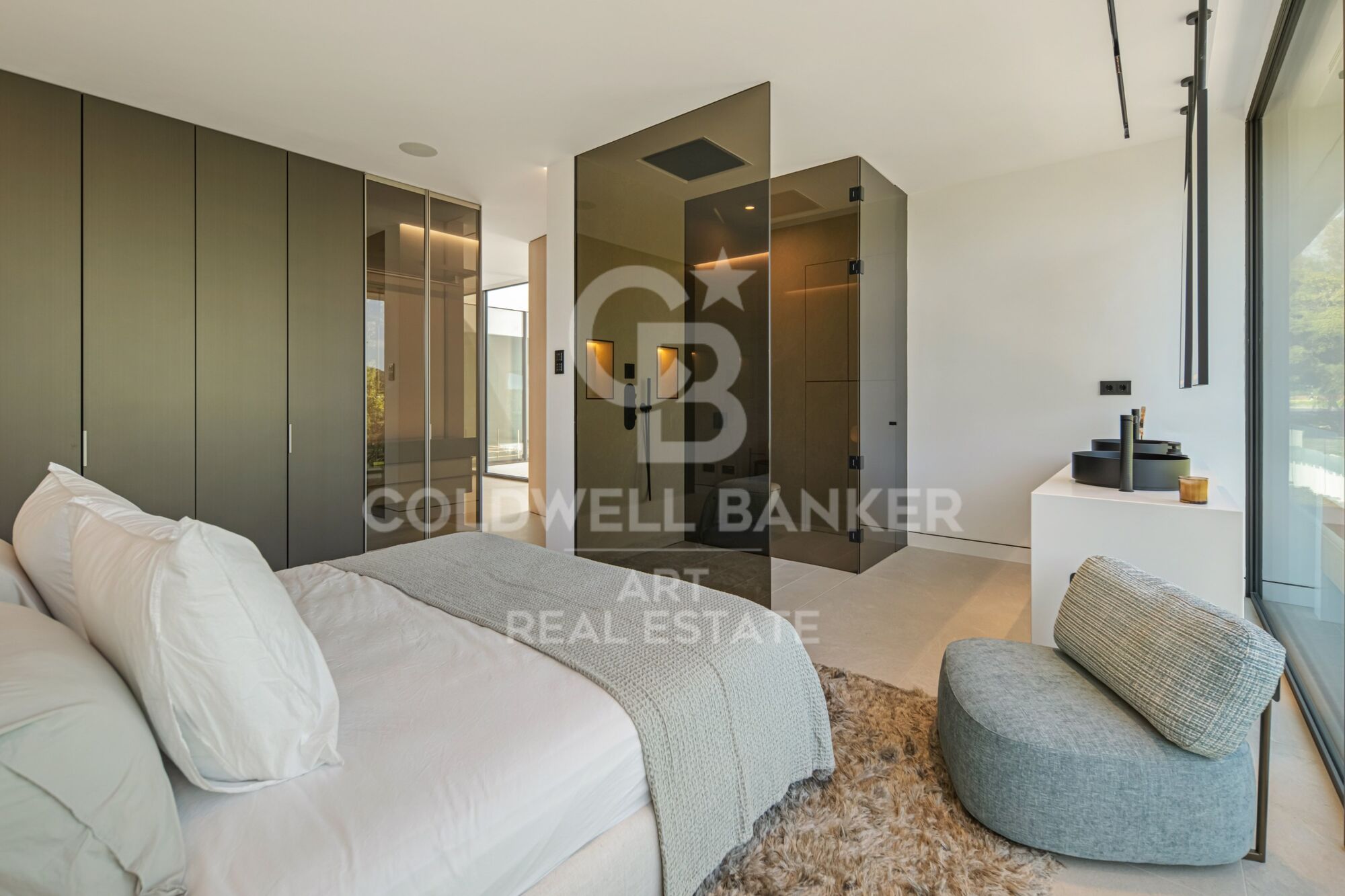 Spectacular villa located in the most exclusive area of Marbella's Golden Mile.