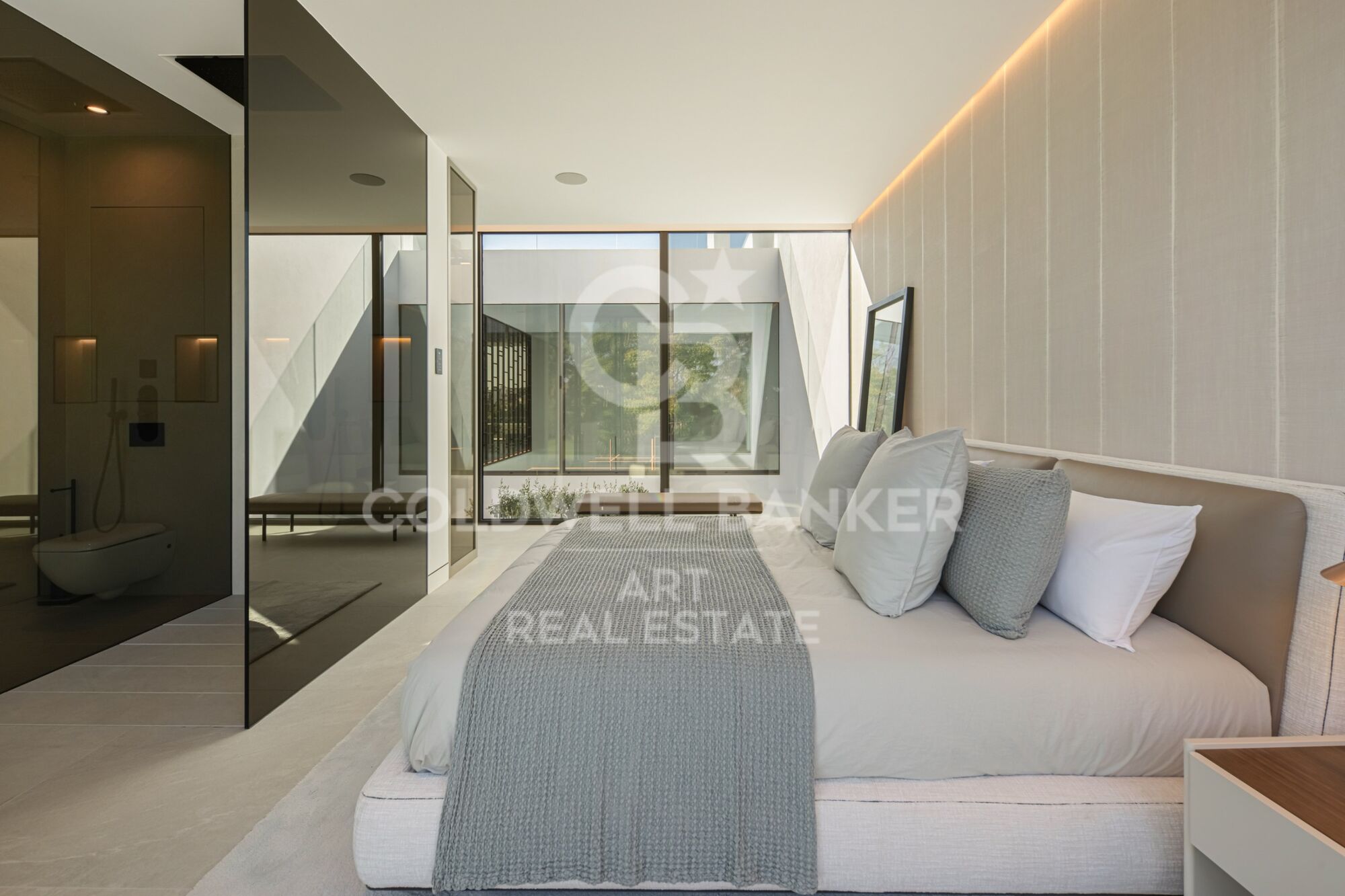 Spectacular villa located in the most exclusive area of Marbella's Golden Mile.