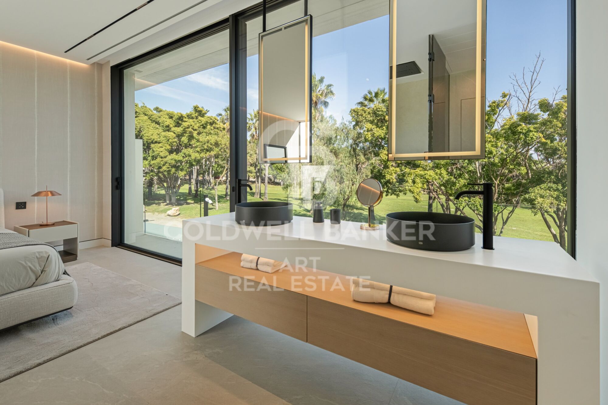 Spectacular villa located in the most exclusive area of Marbella's Golden Mile.