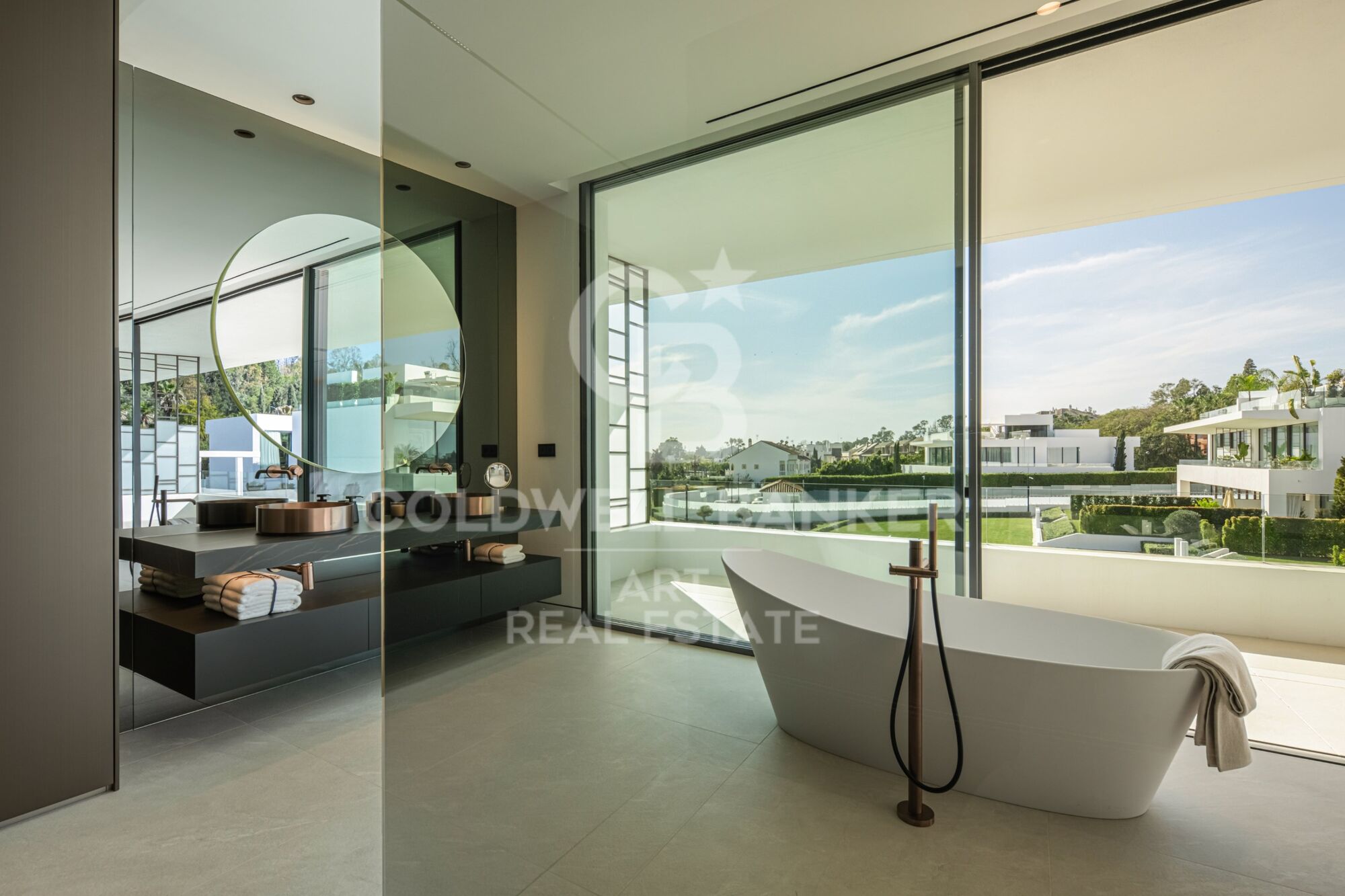 Spectacular villa located in the most exclusive area of Marbella's Golden Mile.