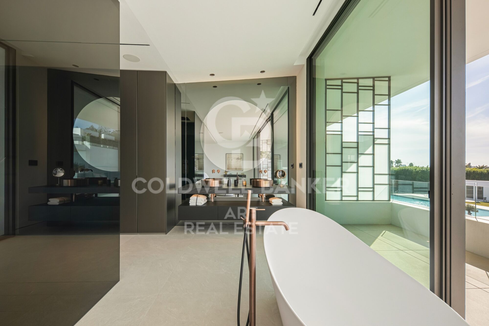 Spectacular villa located in the most exclusive area of Marbella's Golden Mile.