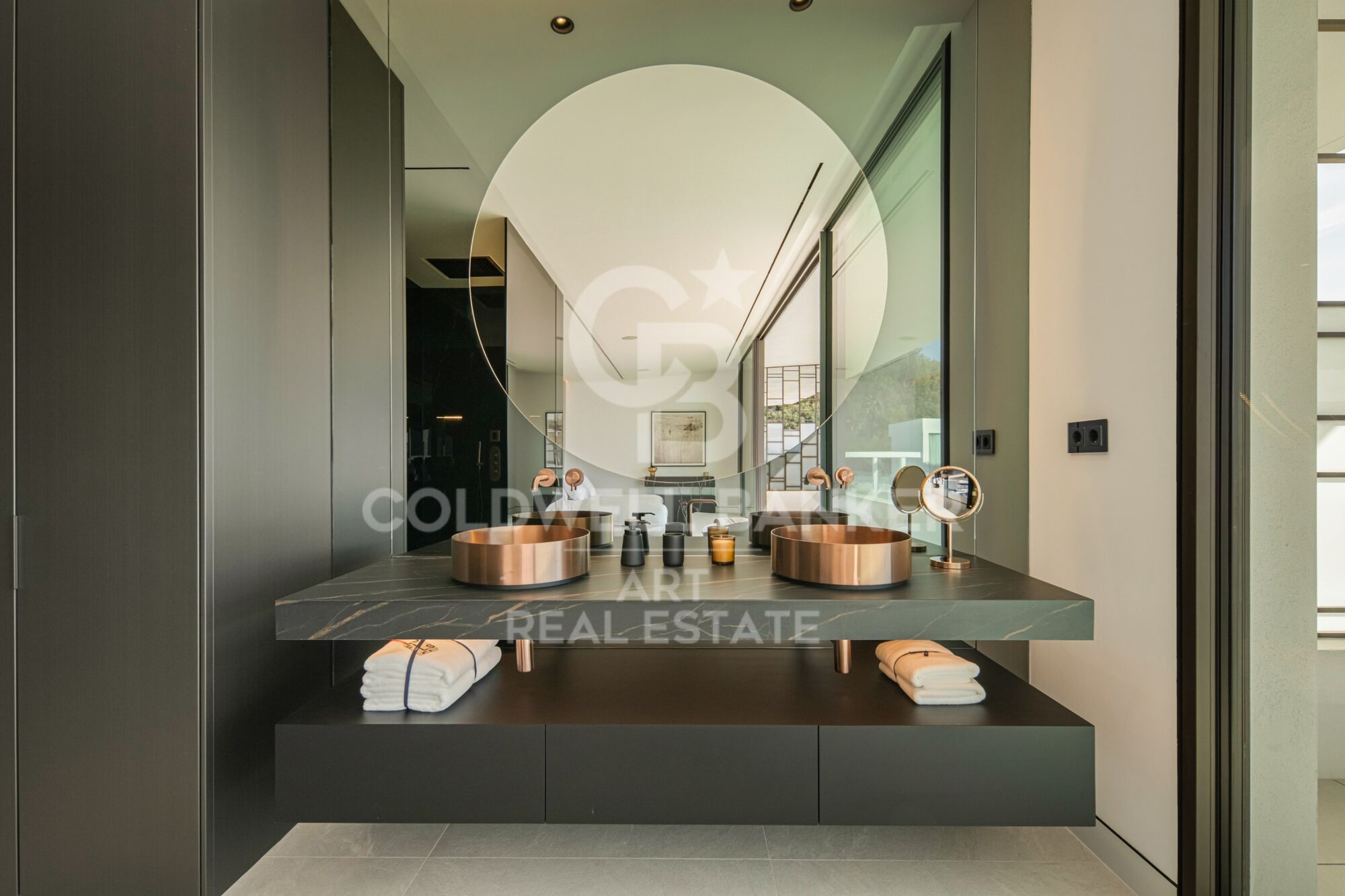 Spectacular villa located in the most exclusive area of Marbella's Golden Mile.