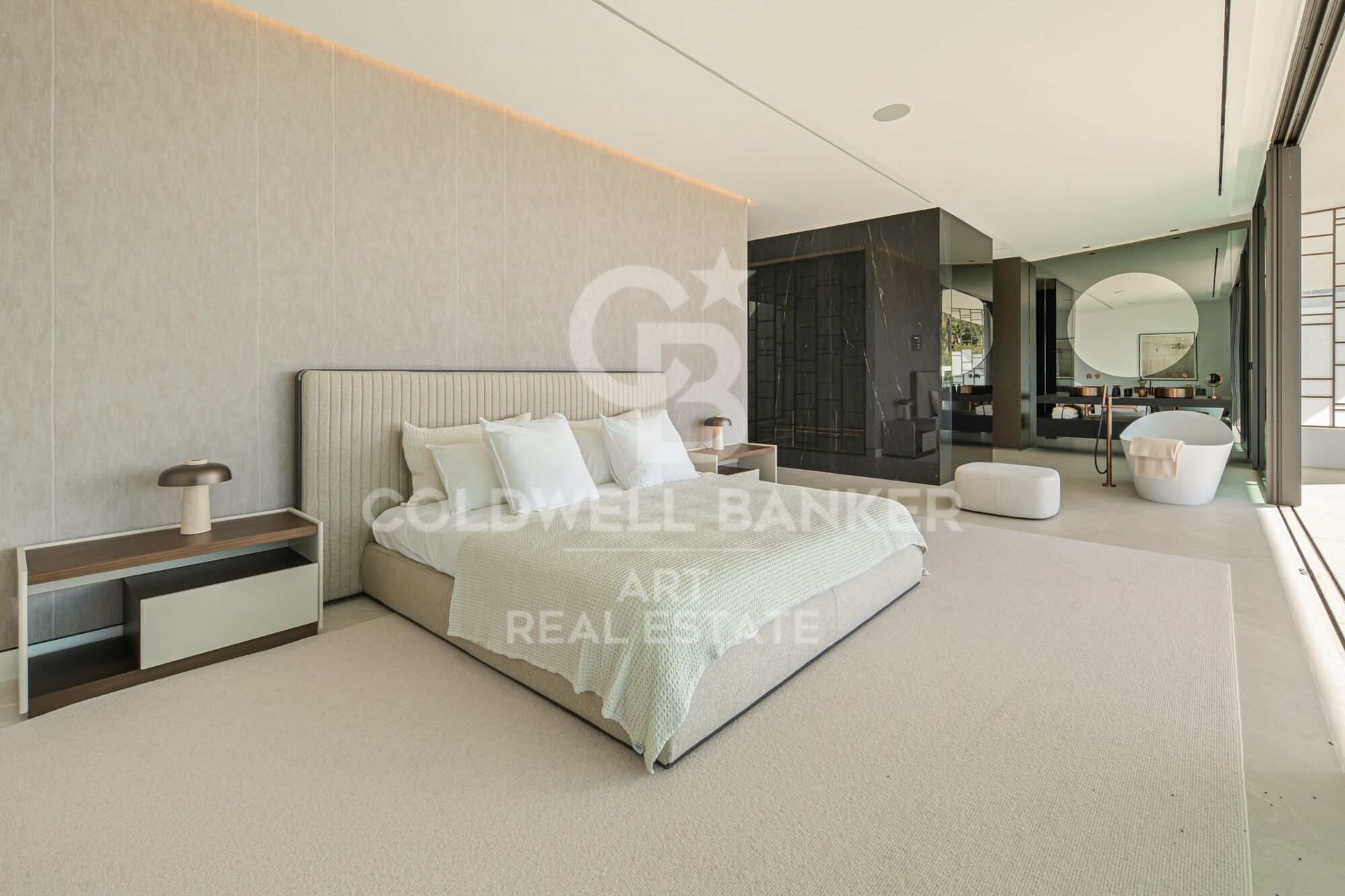 Spectacular villa located in the most exclusive area of Marbella's Golden Mile.