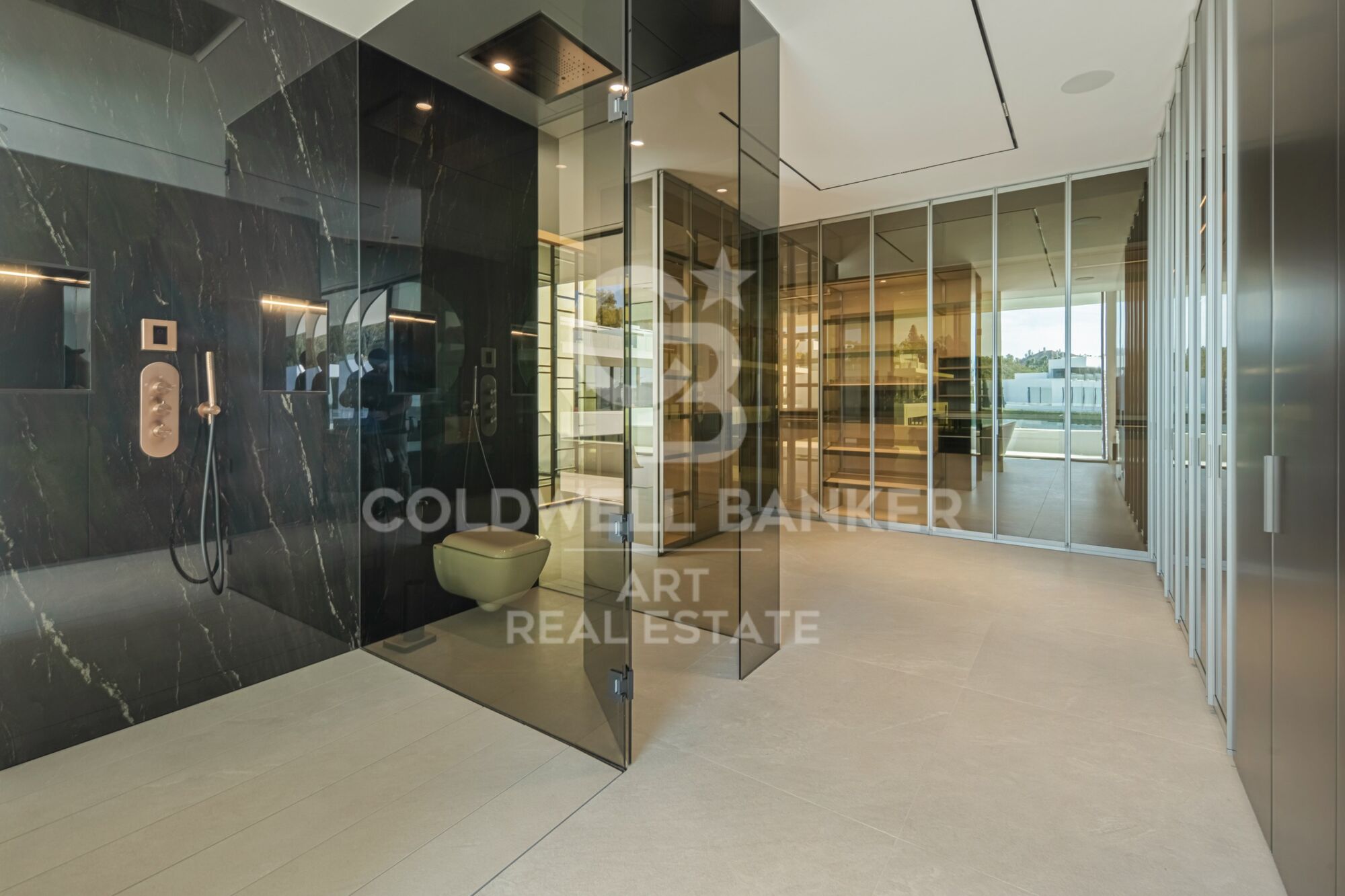 Spectacular villa located in the most exclusive area of Marbella's Golden Mile.