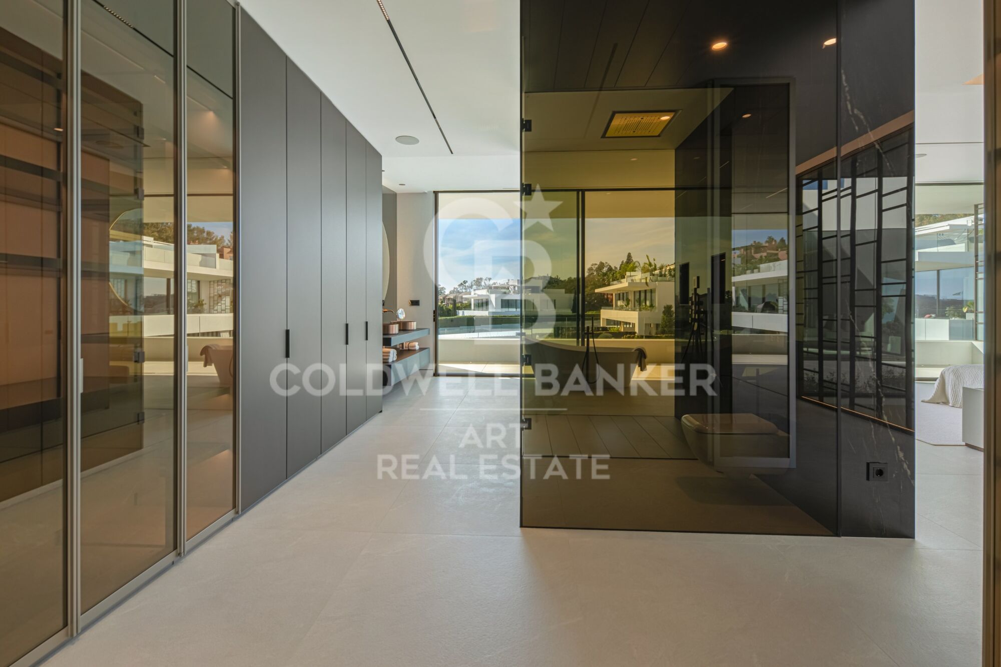 Spectacular villa located in the most exclusive area of Marbella's Golden Mile.