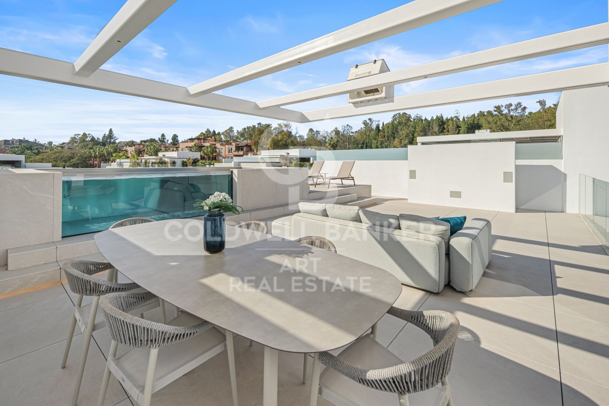 Spectacular villa located in the most exclusive area of Marbella's Golden Mile.