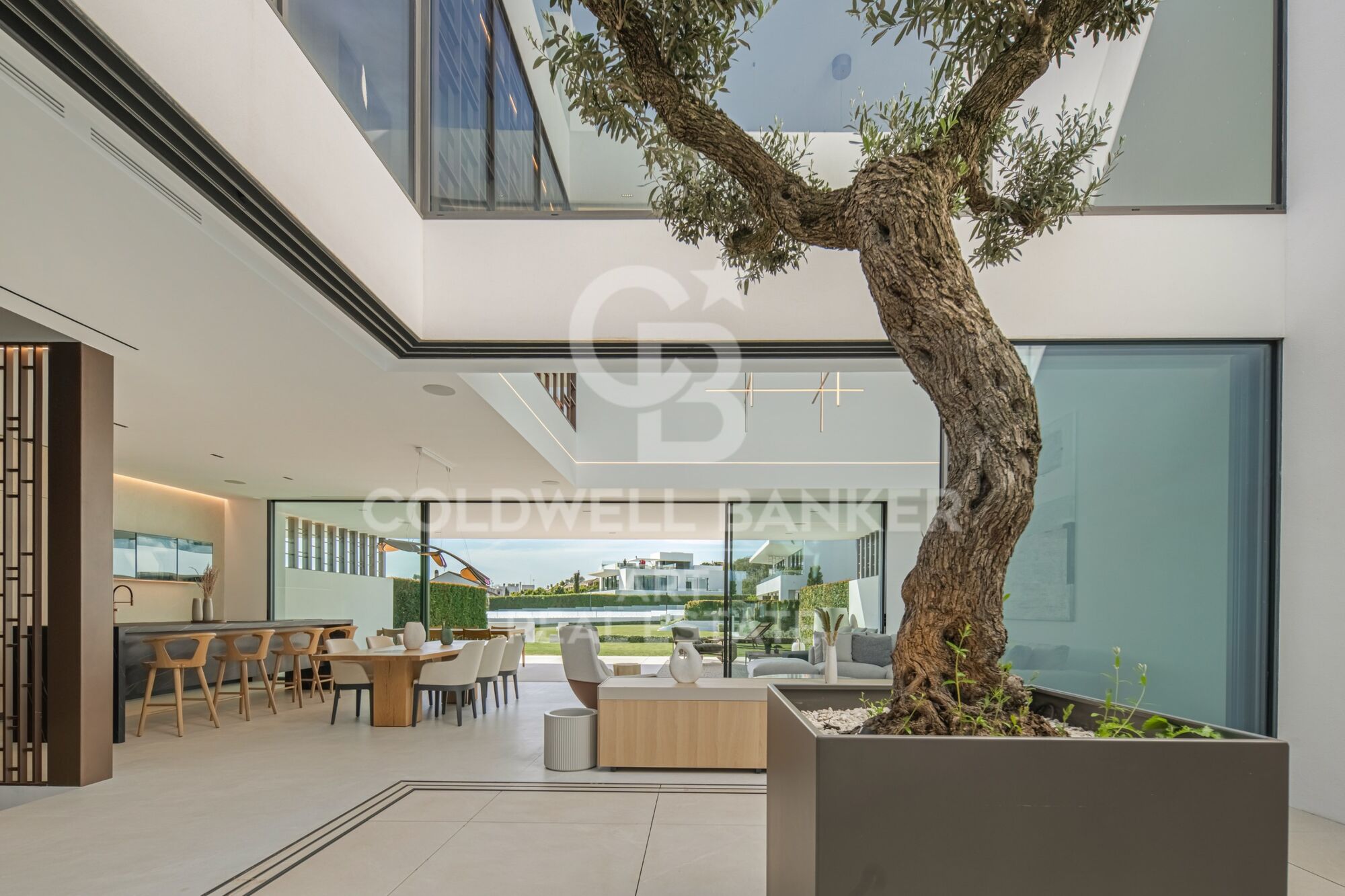 Spectaculaire villa située dans la zone la plus exclusive de la Golden Mile de Marbella.