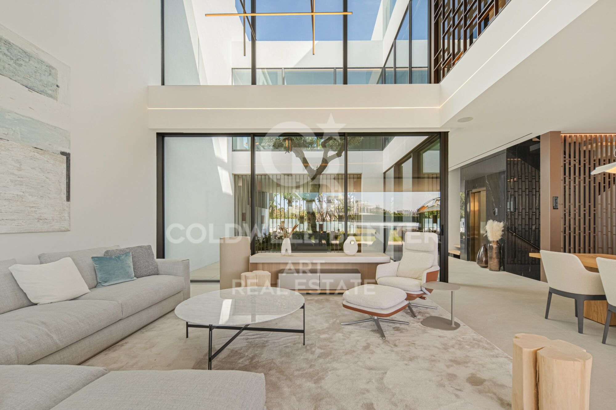 Spectaculaire villa située dans la zone la plus exclusive de la Golden Mile de Marbella.