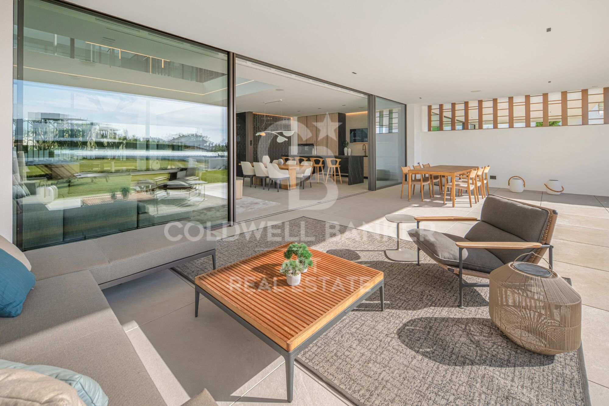 Spectaculaire villa située dans la zone la plus exclusive de la Golden Mile de Marbella.