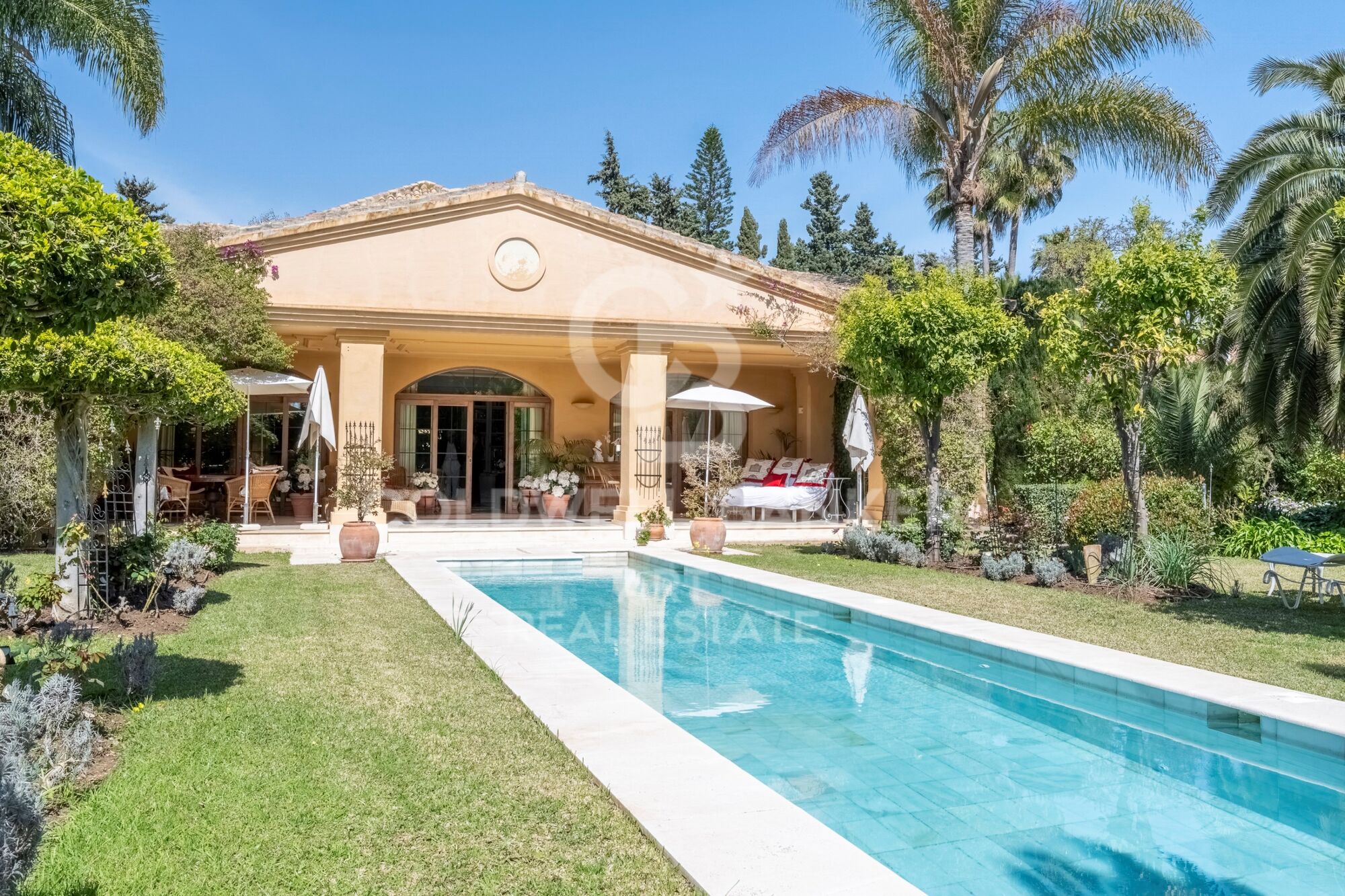 Elegante freistehende Villa mit höchster Privatsphäre in Guadalmina Baja, Marbella
