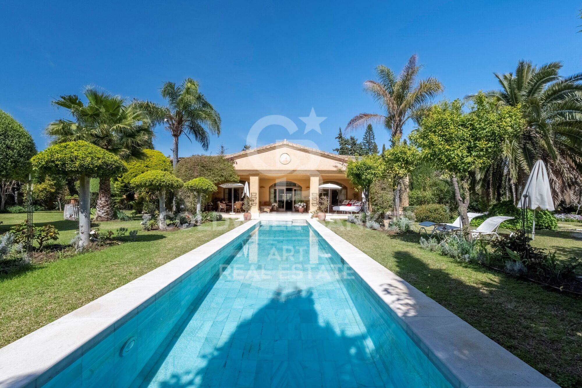 Elegante freistehende Villa mit höchster Privatsphäre in Guadalmina Baja, Marbella