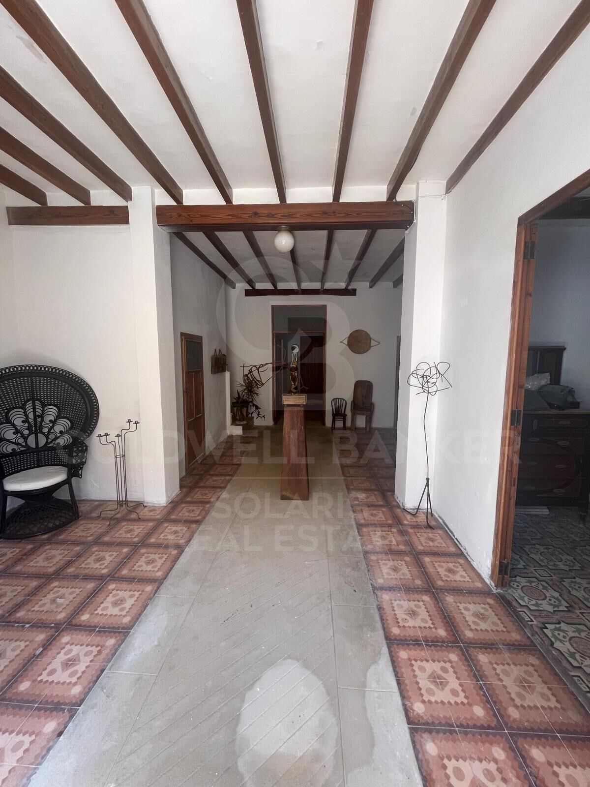 Exclusive Traditional House with Renovation Potential in Jesús Pobre