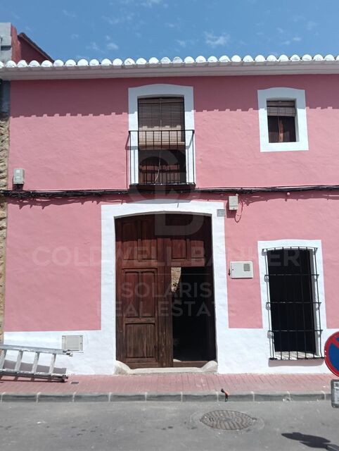 Maison traditionnelle exclusive avec potentiel de rénovation à Jesús Pobre