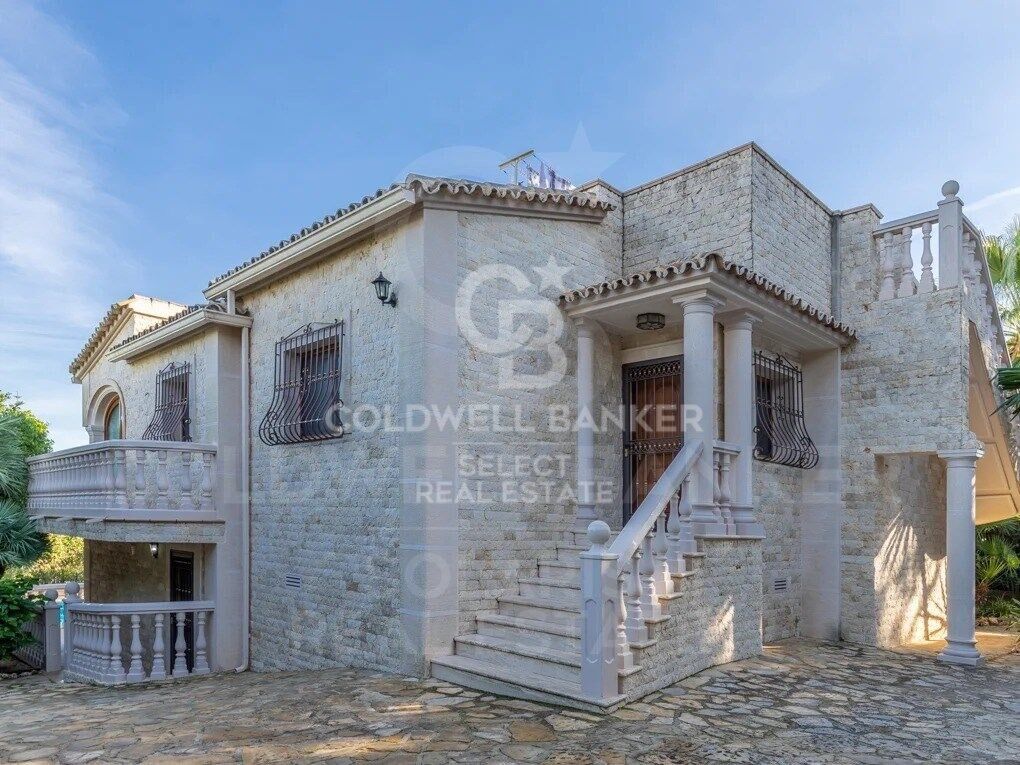 Élégante villa avec vue sur la mer
