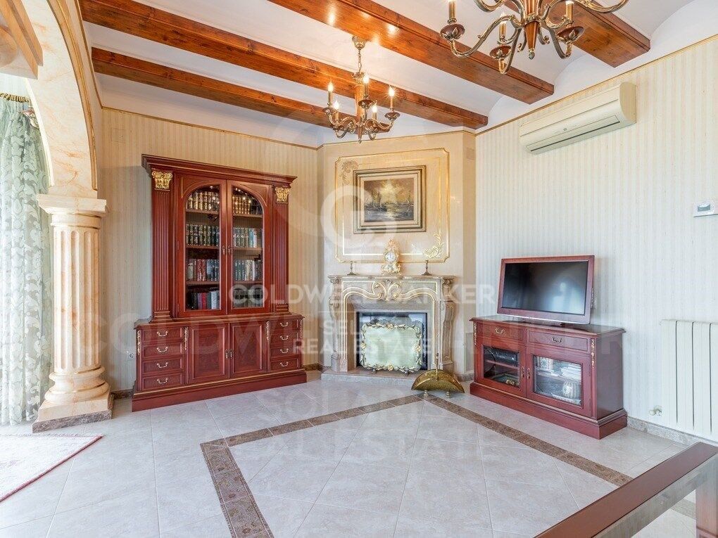 Villa elegante con vistas al mar