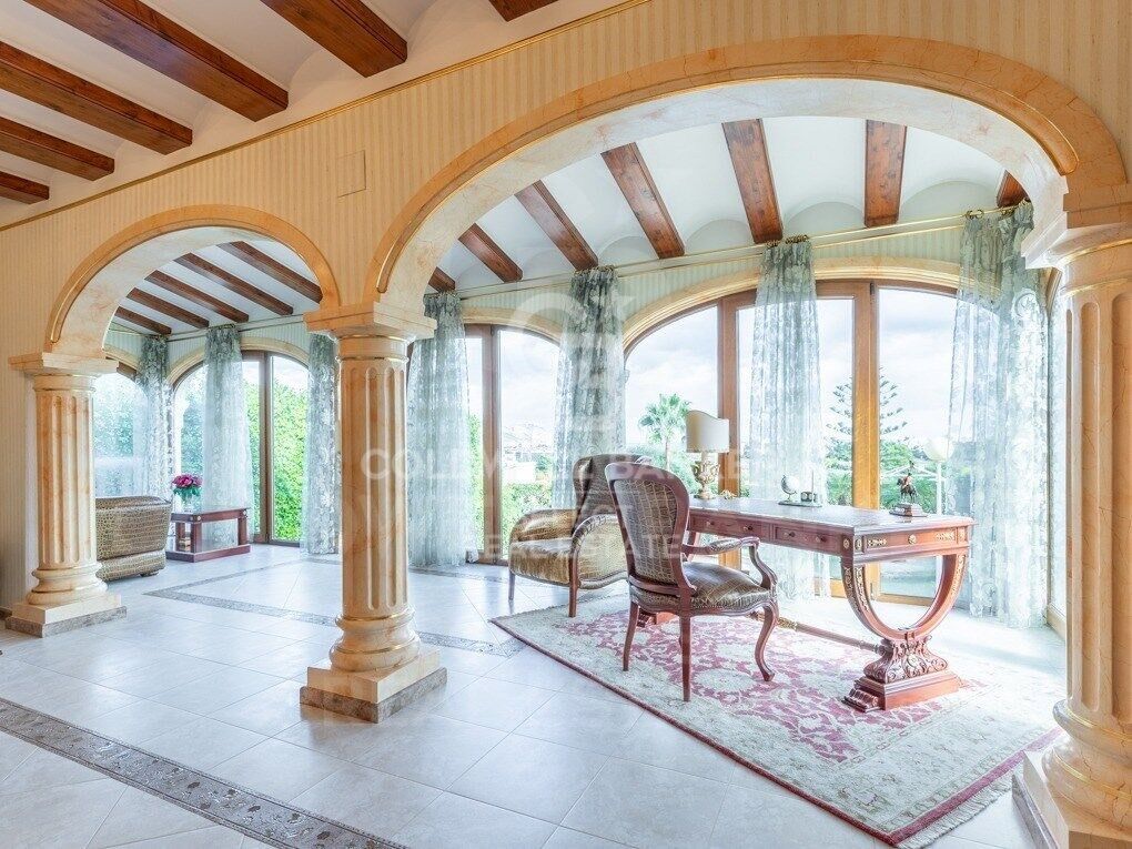 Villa elegante con vistas al mar