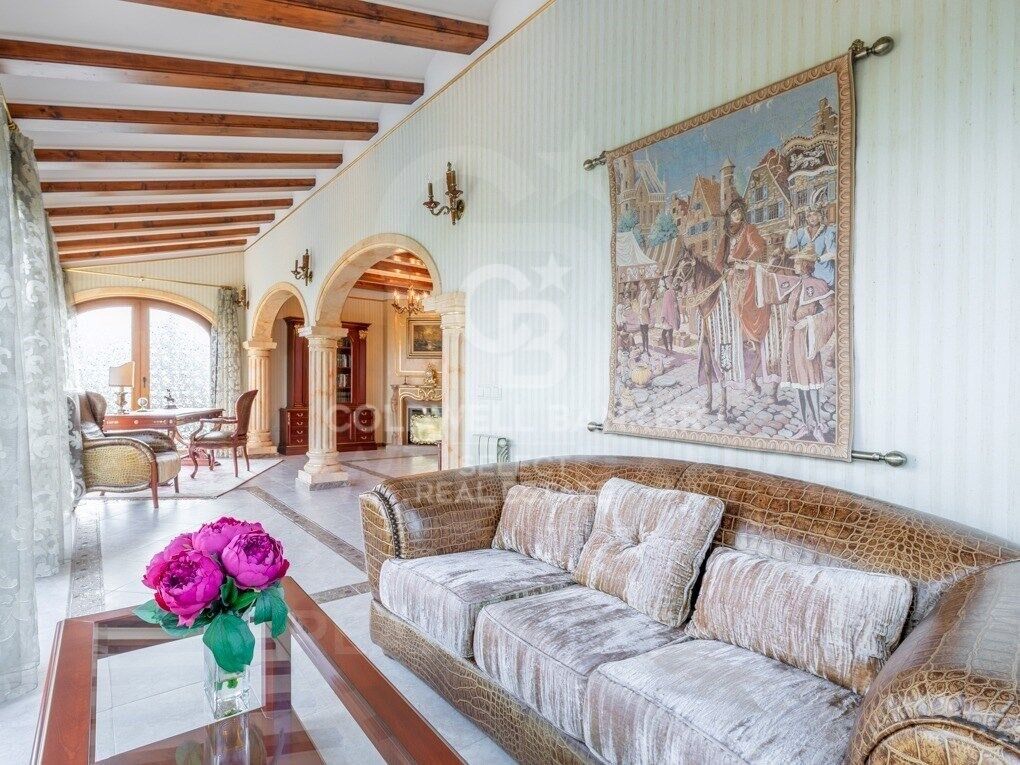 Villa elegante con vistas al mar