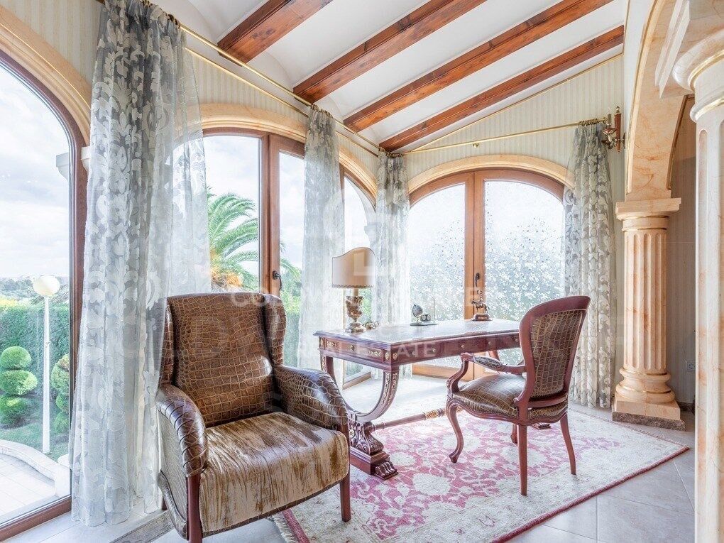 Villa elegante con vistas al mar