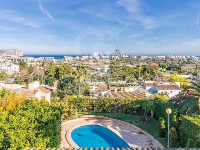 Villa elegante con vistas al mar