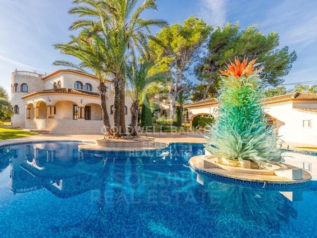 Amazing villa with sea views