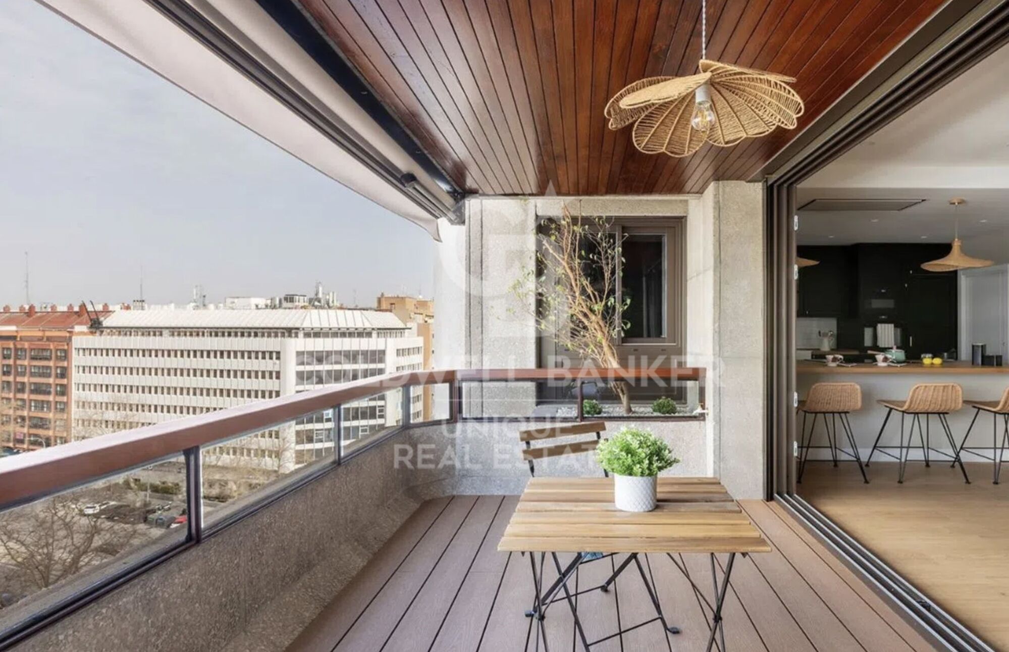 Piso exterior reformado con terraza en Tetúan, Madrid