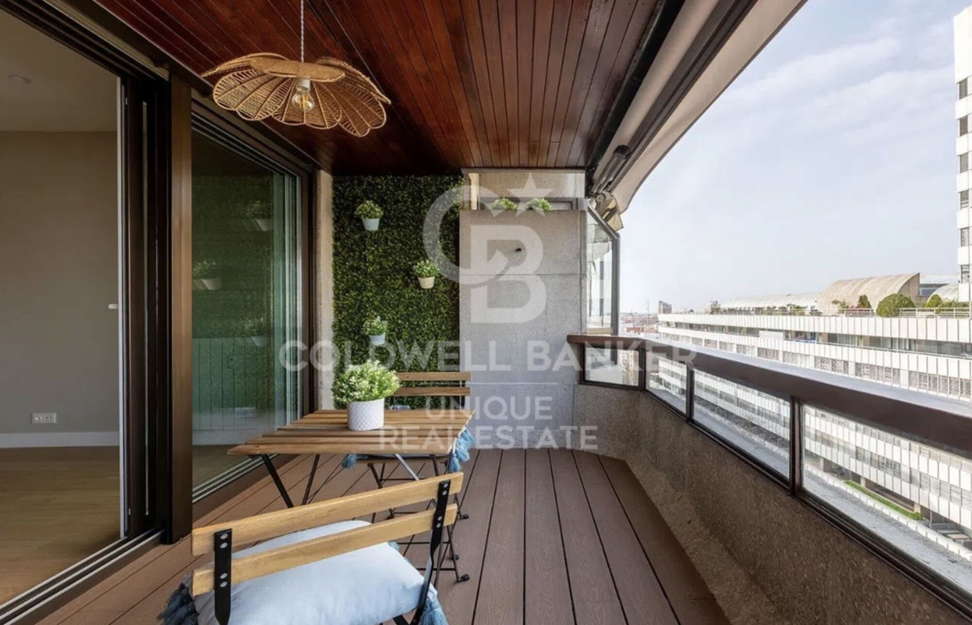 Piso exterior reformado con terraza en Tetúan, Madrid